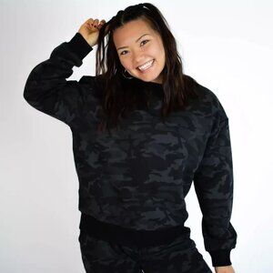 FLEO Just Right Oversized Crew - Black Camo Womens Large L